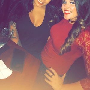 Wine lace quarter sleeved fitted blouse